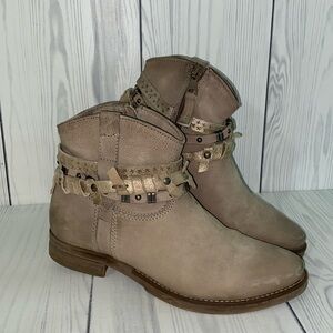 MJUS Ankle Boots